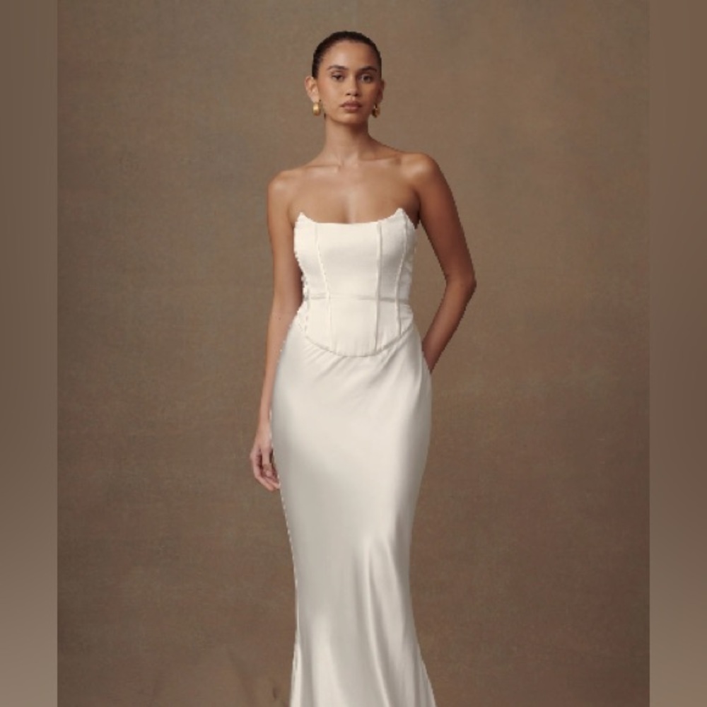 Meshki Cream Strapless Sheath Wedding Gown